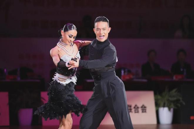 力与美：两支球队将在场上进行壮观的角逐的简单介绍