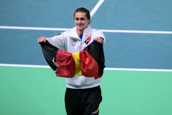 拉沃尔杯绝杀联合杯，兹维列夫统治全场