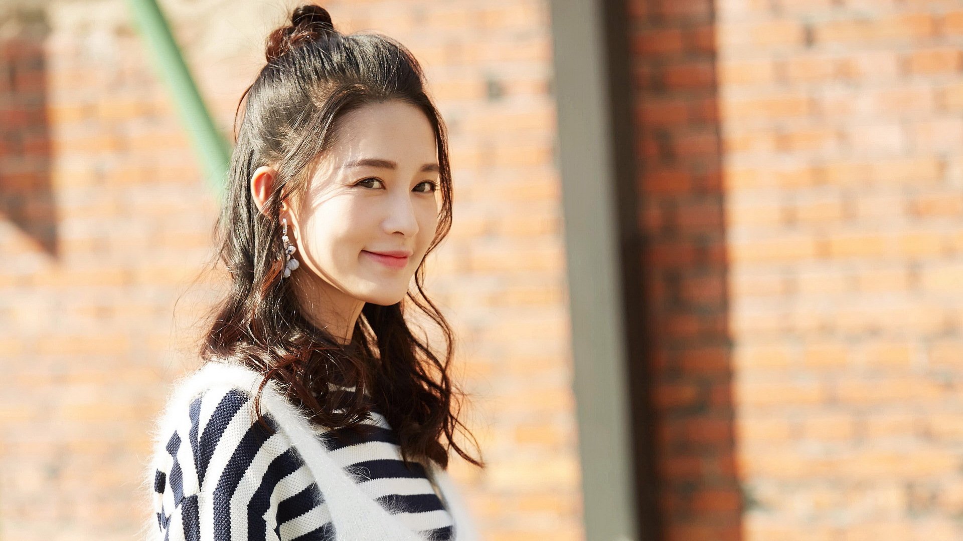 当蓝黑城墙遇上红黑资本,足球世界的平行革命