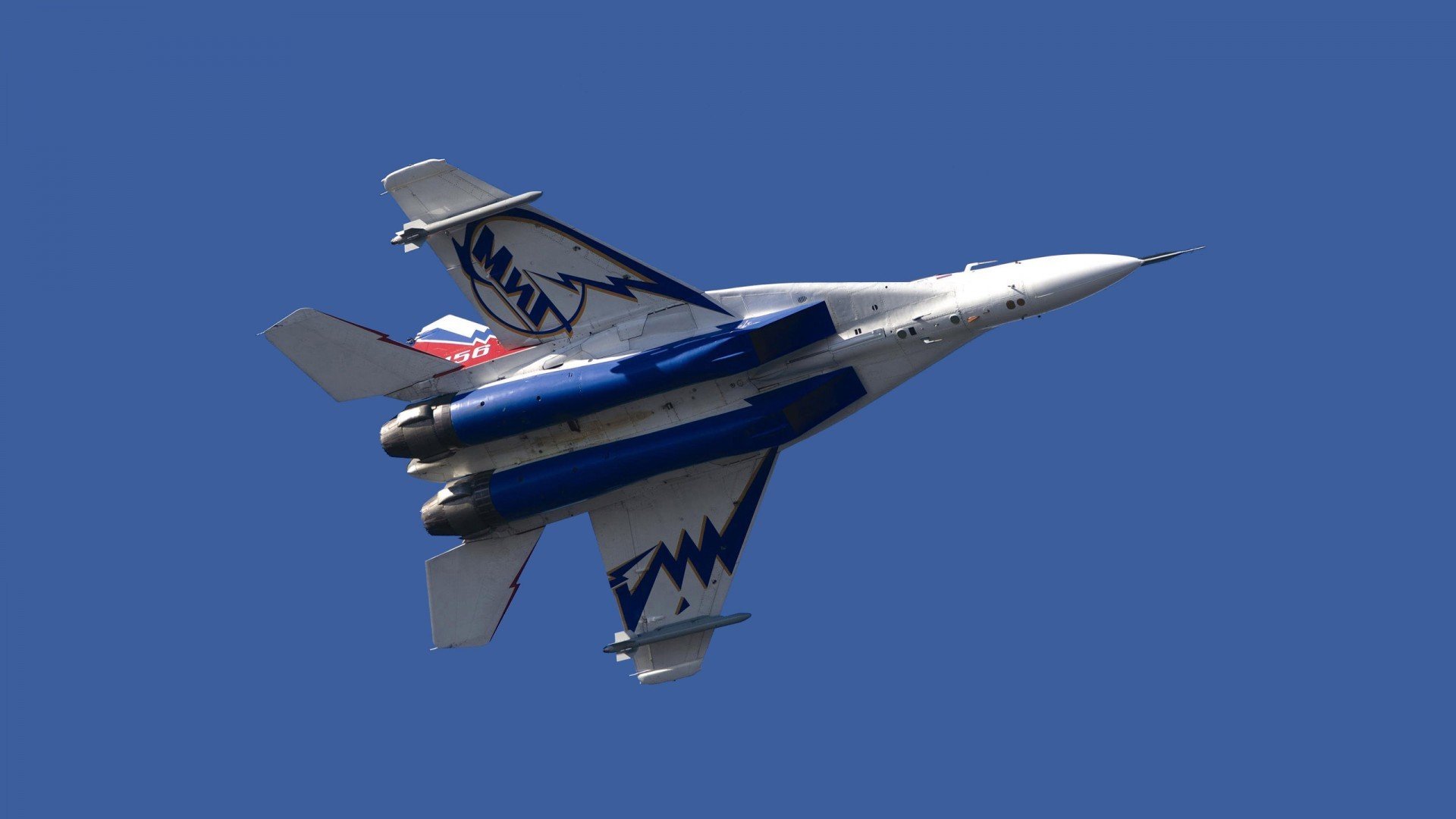 在时间的褶皱里，当突尼斯击碎历史之门与努涅斯推开命运之窗